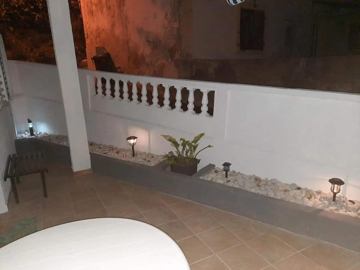 Apartmani Ana-Lora Lopar