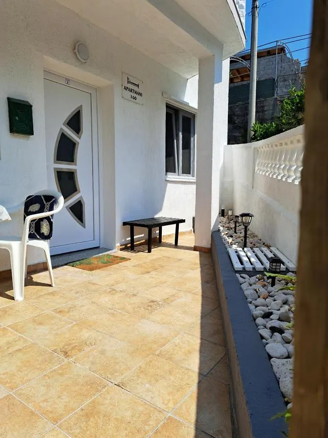 Apartmani Ana-Lora Lopar 0*,