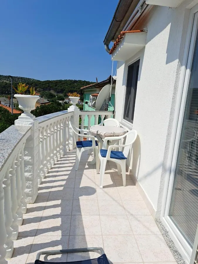 Apartmani Ana-Lora Lopar 0*,  Croácia