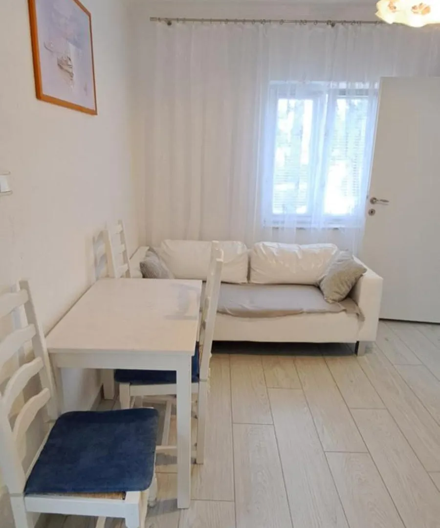 Apartmani Ana-Lora Lopar 0*,