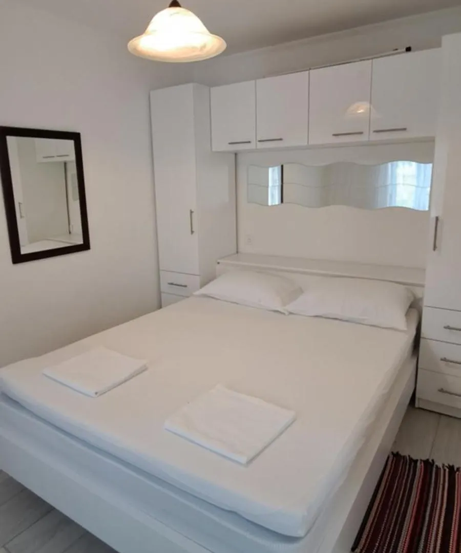 Apartmani Ana-Lora Lopar