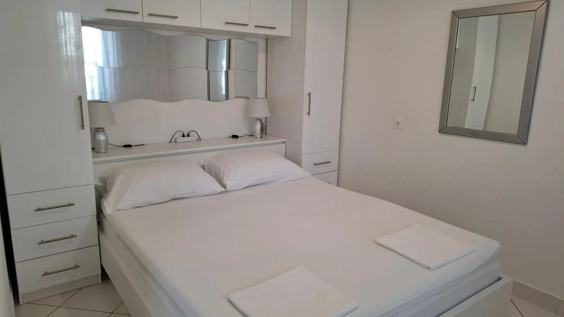 Apartmani Ana-Lora Lopar 0*,  Croácia