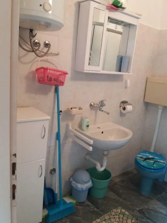 Apartmani Ana-Lora Lopar